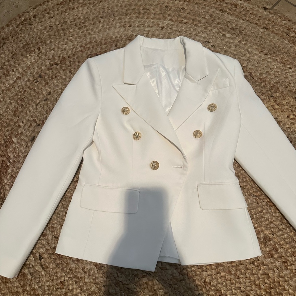 WHITE BLAZER GOLD DETAILS